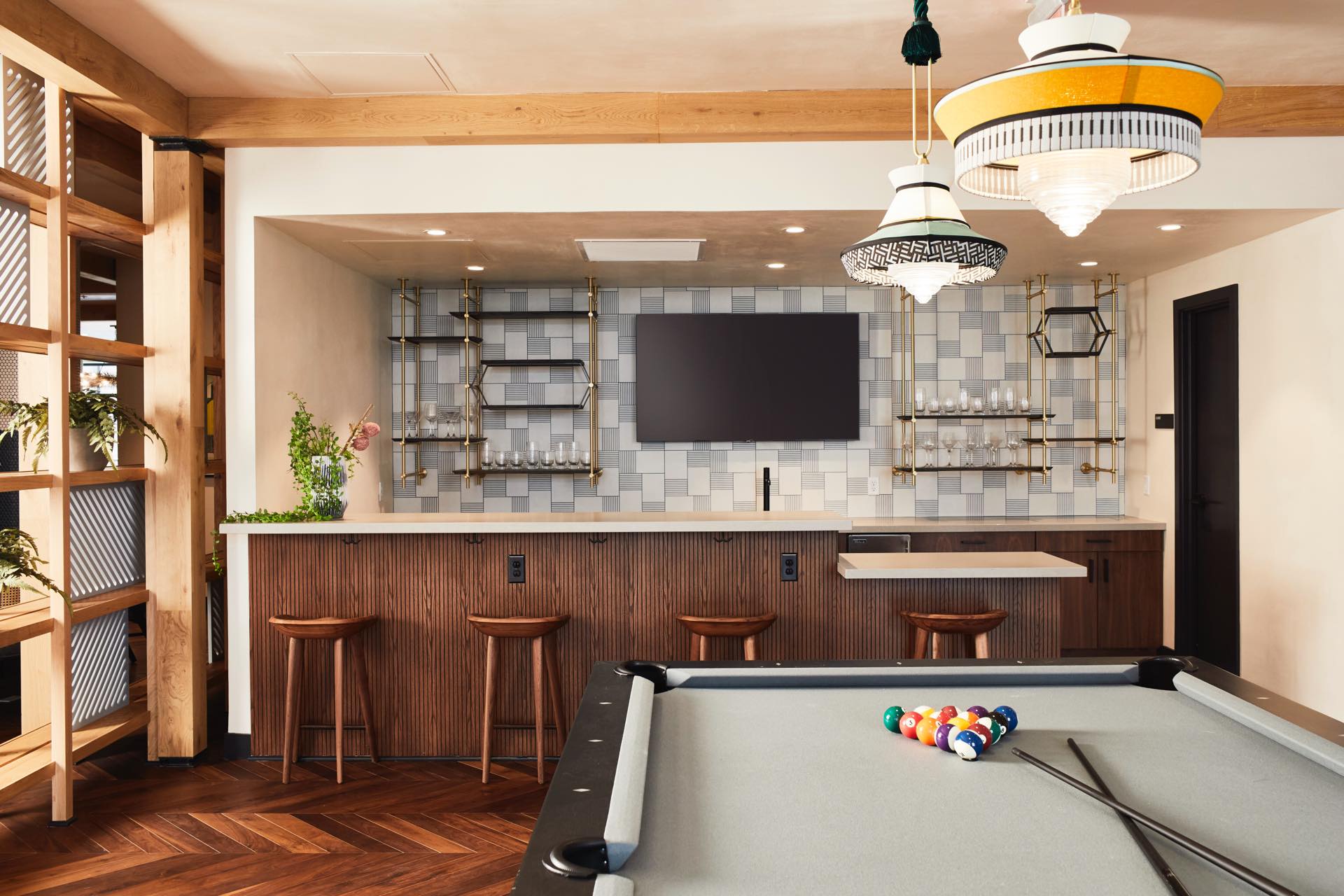 Amenity_PoolTableBar